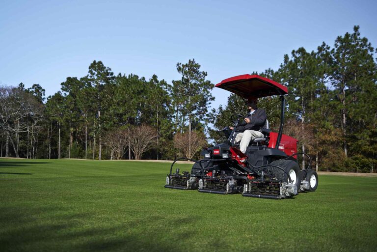 Toro Spindelmäher im EInsatz auf dem Golfplatz